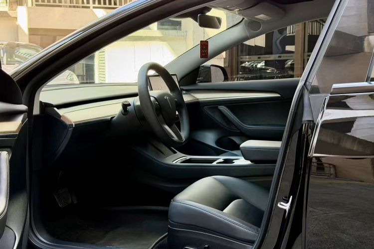 特斯拉 Model 3 2021款 标准续航后驱升级版 3D6中控内饰19