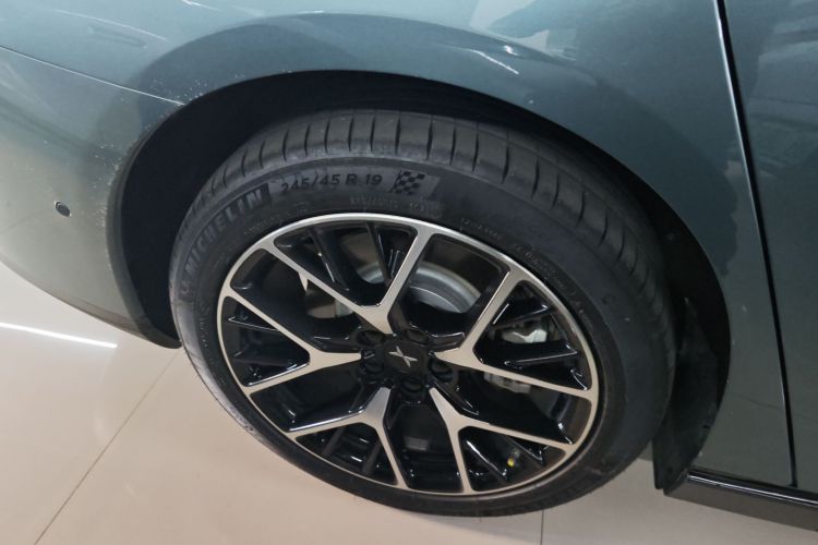 小鹏P7 2023款 P7i 610 鹏翼性能版车身外观6008