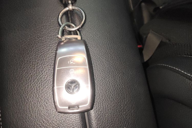 奔驰E级 2016款 E 300 L 时尚型中控内饰11