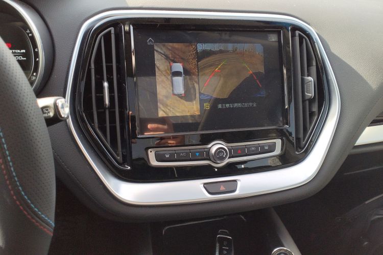 捷途X70 2020款 1.5T 手动智行版 7座中控内饰16