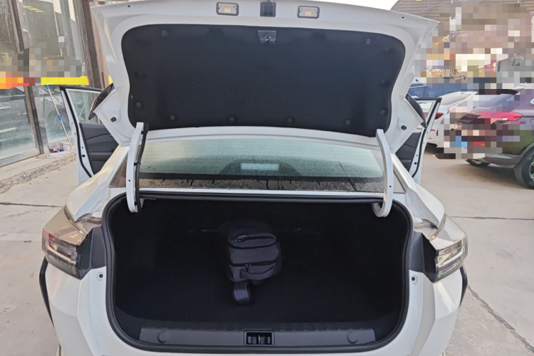 东风风神 奕炫 2024款 1.5L 自动劲速版机舱底盘23