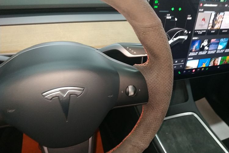 特斯拉 Model Y 2021款 长续航全轮驱动版中控内饰18