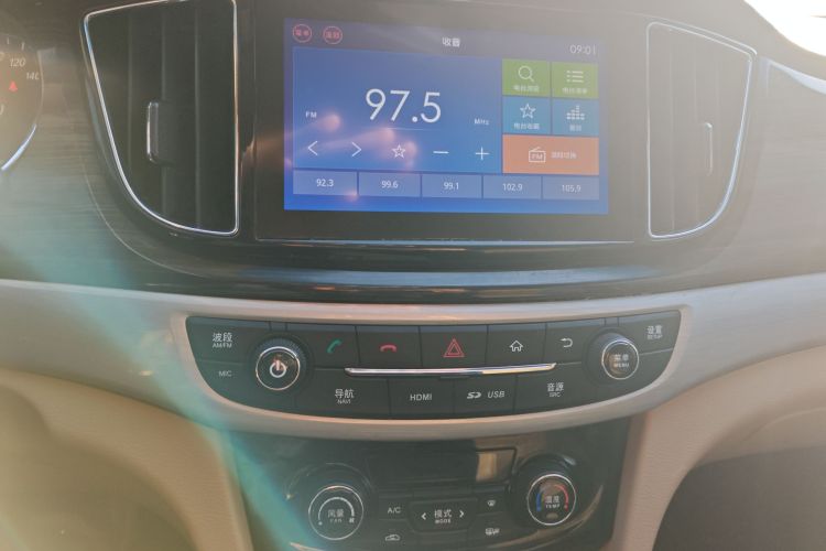 宝骏730 2016款 1.8L iAMT豪华型 7座局部细节16