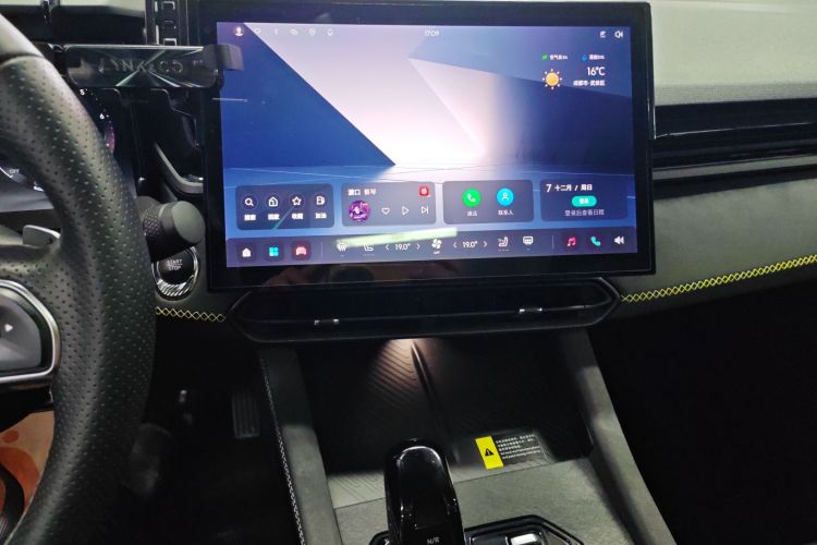 领克03 2023款 2.0TD DCT劲Halo中控内饰16