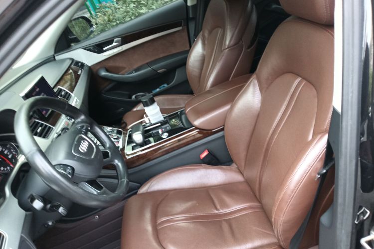 奥迪A8 2013款 A8L 45 TFSI quattro豪华型局部细节19