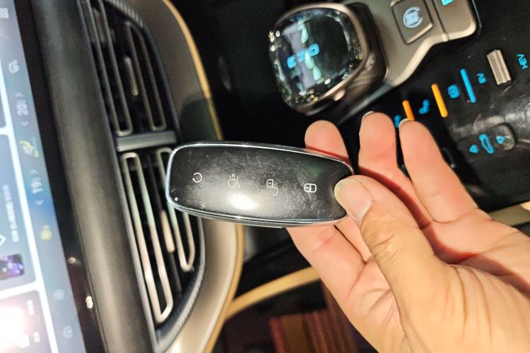 腾势D9 2024款 DM-i 980 四驱尊荣型中控内饰11