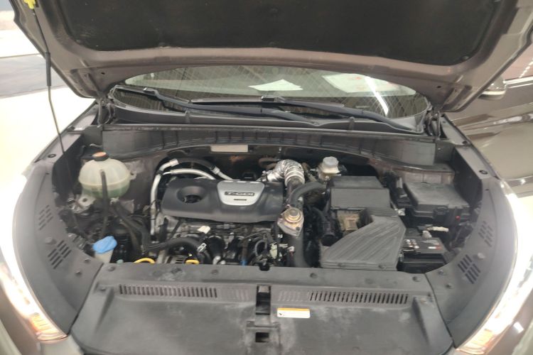 现代 途胜 2015款 1.6T 双离合两驱智能型机舱底盘24