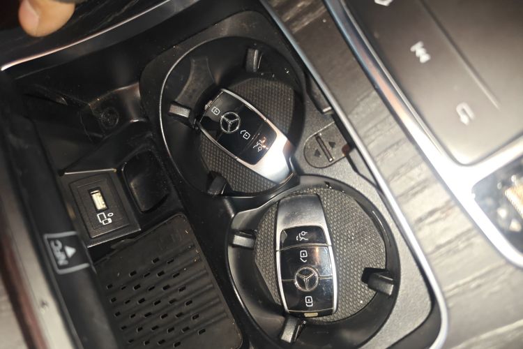 奔驰E级 2019款 E 260 L 运动型中控内饰7001