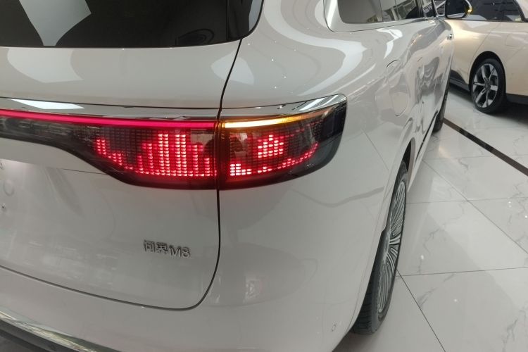 鸿蒙智行 问界M8 2025款 增程 Max+版 53.4kWh 5座版车身外观6006