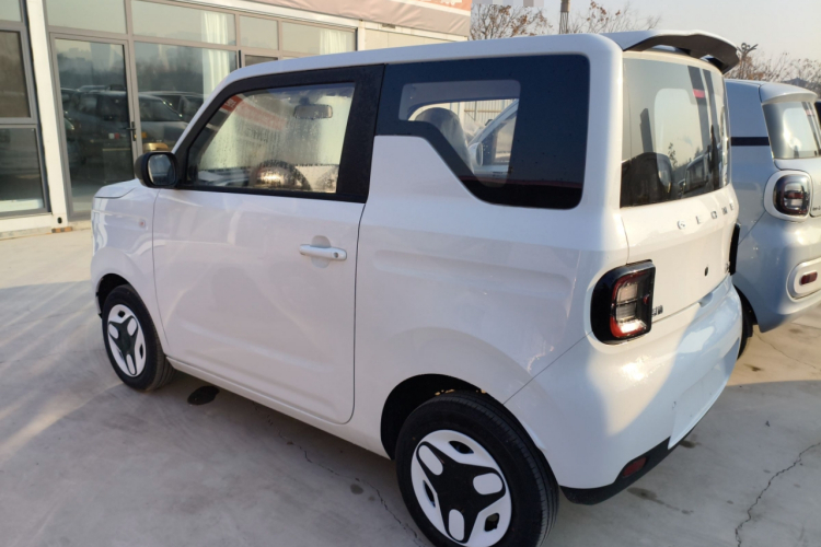 吉利银河 熊猫 2025款 210km 元气熊车身外观4