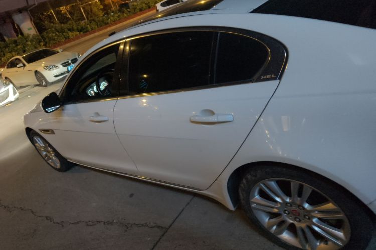 捷豹XEL 2018款 2.0T 250PS 尊享版车身外观4