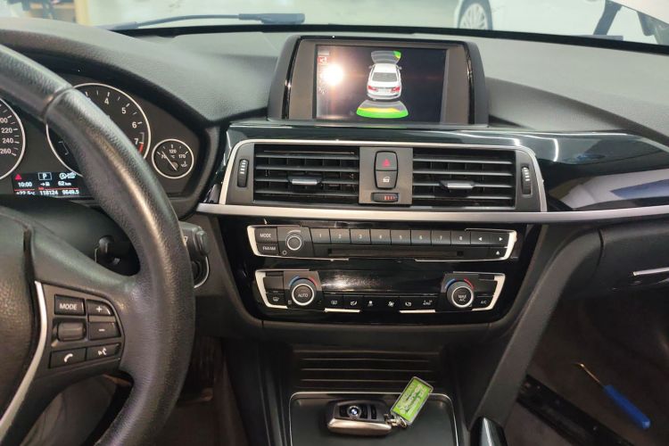 宝马3系 2017款 320Li 时尚型中控内饰16