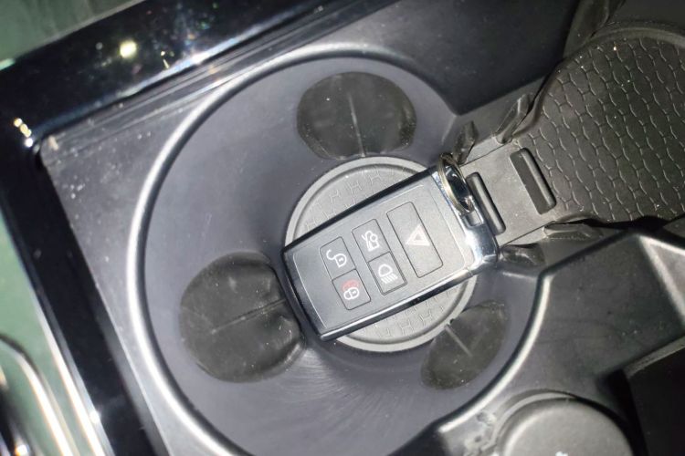 捷豹XFL 2023款 XFL 2.0T P250 两驱精英运动鎏金版中控内饰11