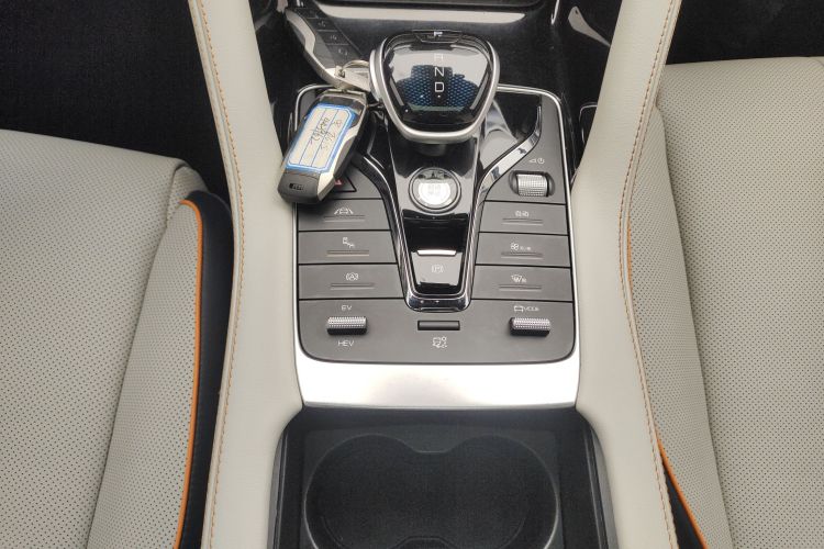 比亚迪 宋PLUS新能源 2021款 DM-i 51KM 尊荣型中控内饰18