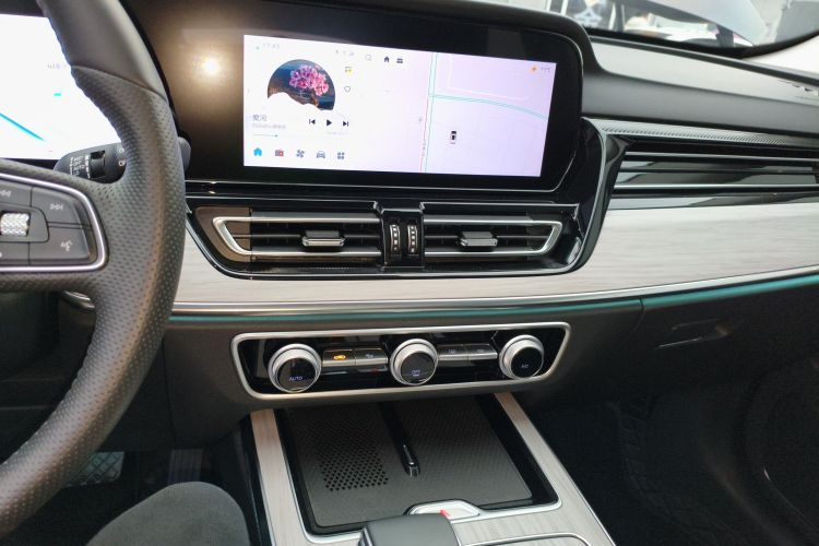 红旗HS5 2025款 2.0T 两驱旗享Pro版中控内饰16