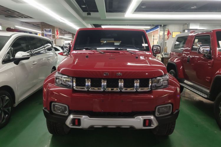 北京越野 北京BJ40 2018款 PLUS 2.3T 自动四驱尊享版 国V车身外观2