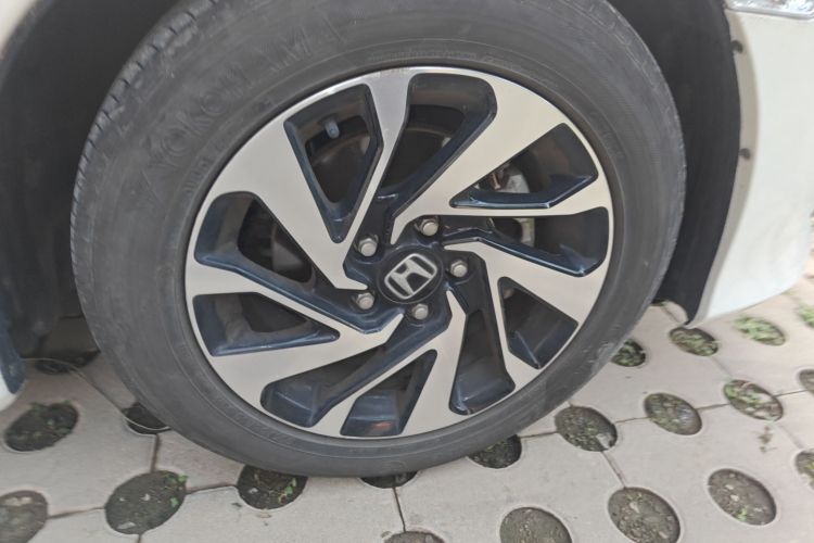 本田 思域 2016款 220TURBO 手动豪华版车身外观10