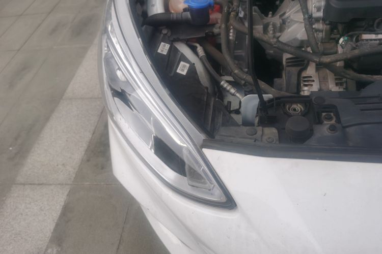 福特 福克斯 2020款 三厢 EcoBoost 180 自动锋潮型车身外观8