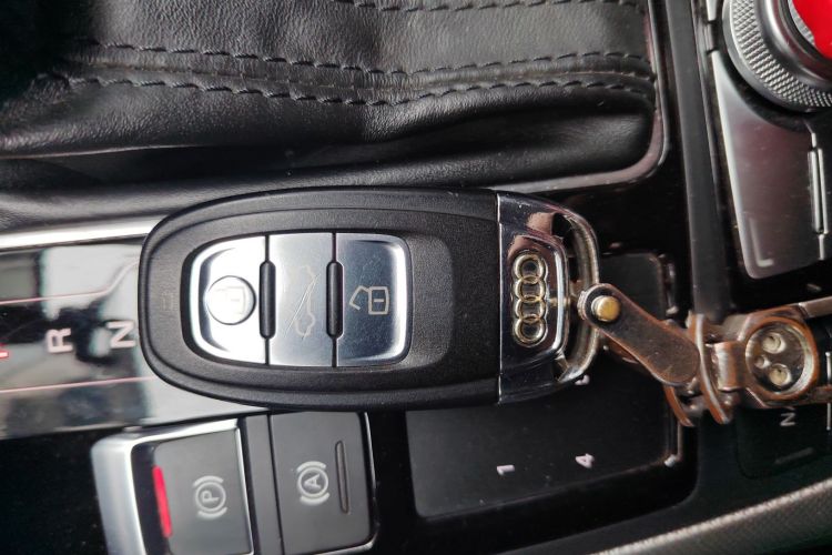 奥迪A6L 2017款 TFSI 技术型中控内饰11