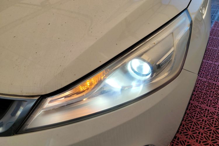 吉利汽车 帝豪GS 2016款 优雅版 1.8L 手动领尚型局部细节36