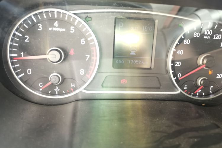 陆风X7 2015款 2.0T 全景尊贵版中控内饰15