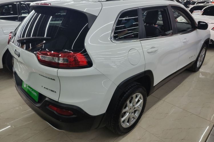 Jeep 自由光 2017款 2.0L 优越版车身外观7