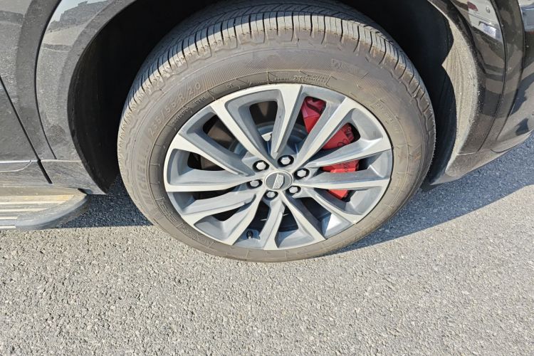 凯迪拉克XT5 2025款 2.0T 尊贵型车身外观10