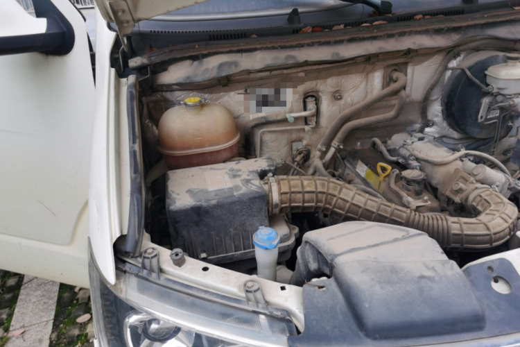 金龙 凯锐浩克 2019款 2.2L M1标准型平顶V22局部细节9006