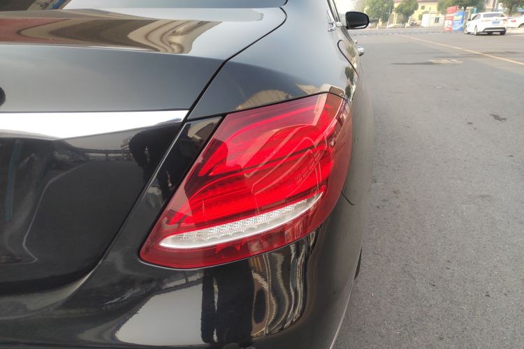 奔驰E级 2019款 E 260 L车身外观9