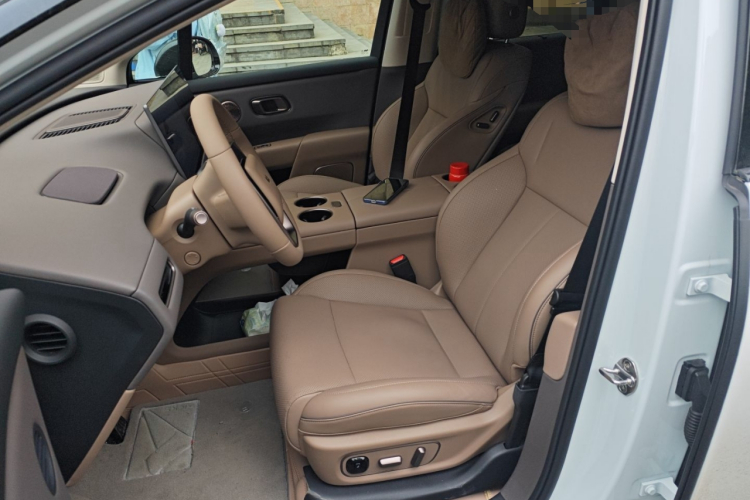 理想汽车 理想i8 2025款 标准版中控内饰19