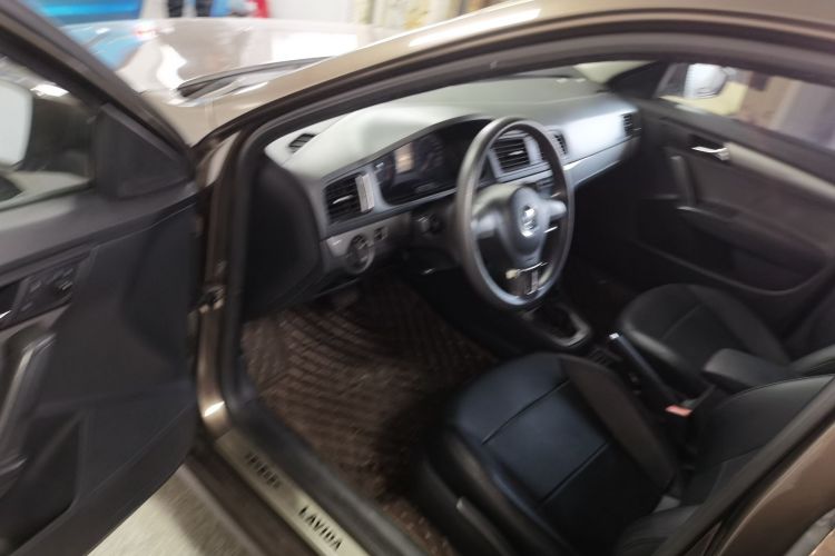 大众 朗行 2013款 1.6L 自动风尚型中控内饰20