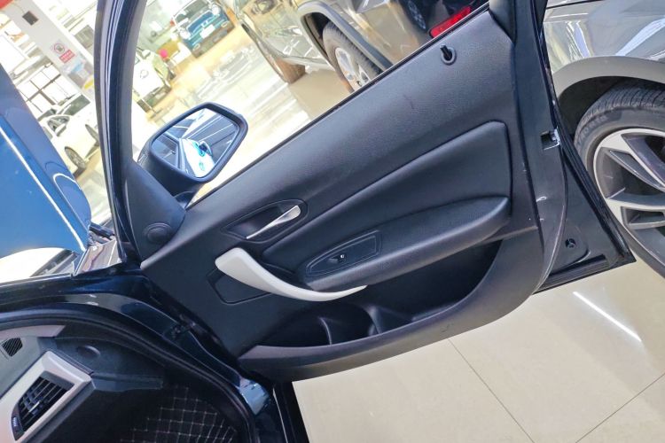 宝马1系(进口) 2013款 改款 116i 都市型中控内饰7005