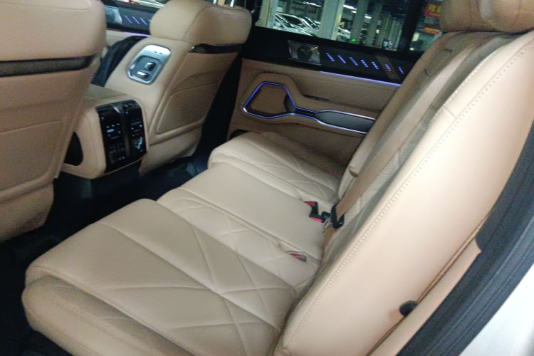 方程豹 豹8 2025款 智勇旗舰版 7座中控内饰7004