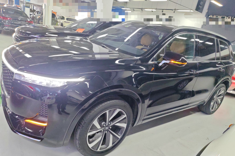 理想汽车 理想ONE 2021款 增程6座版车身外观4