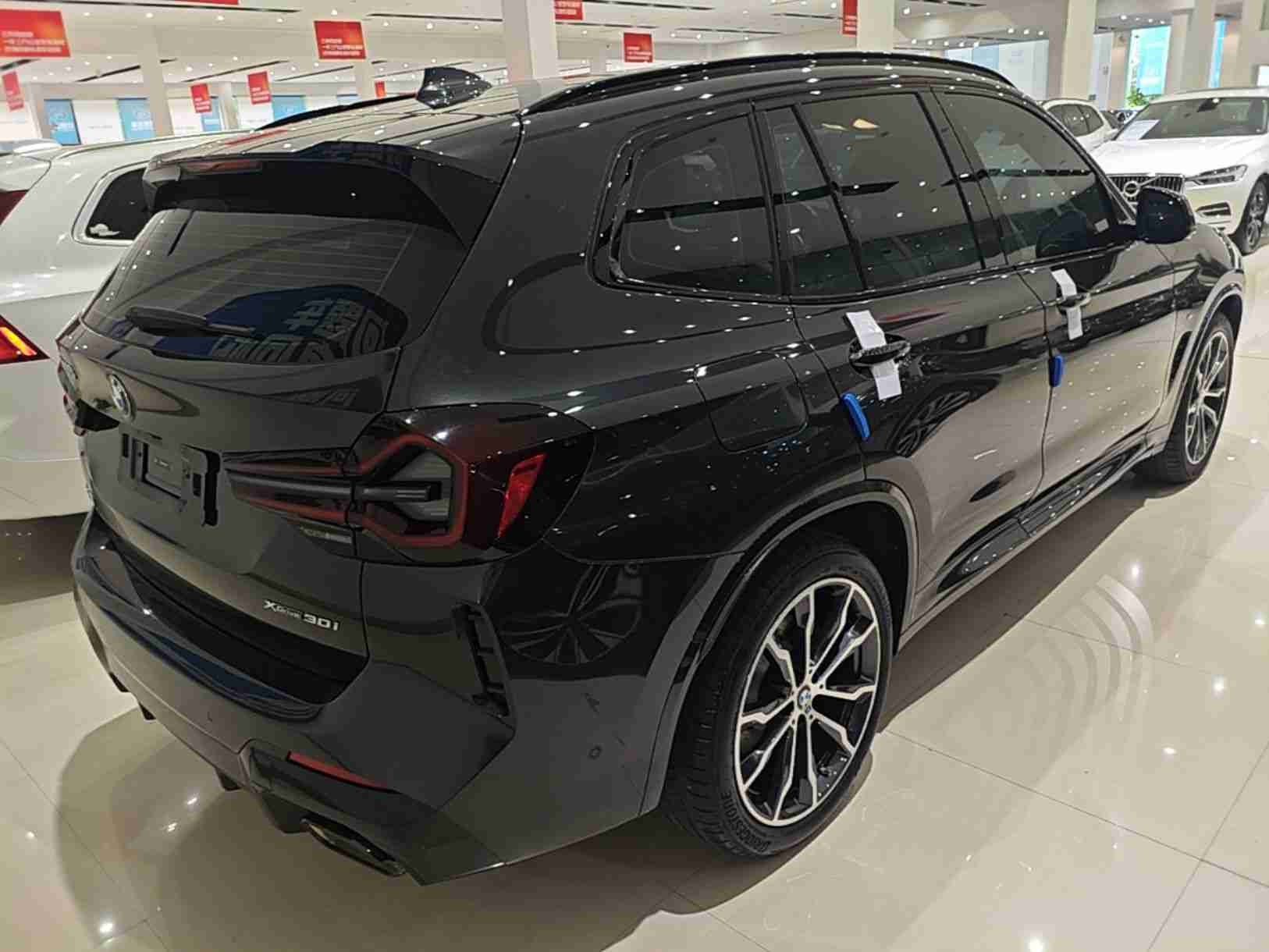 宝马X3右后45度外观展示