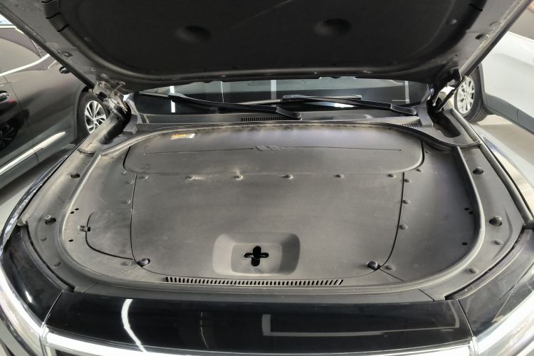 理想汽车 理想ONE 2020款 增程6座版机舱底盘24