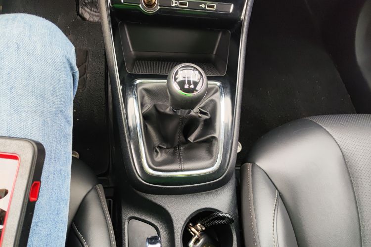 荣威i5 2020款 1.5L 手动4G互联领豪旗舰版中控内饰18