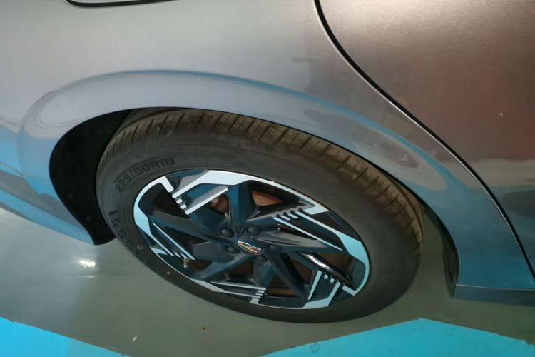 红旗H6 2023款 2.0T 致逸版车身外观6008