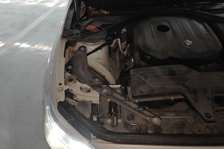 宝马2系(进口) 2018款 220i 敞篷轿跑车 运动设计套装局部细节9006