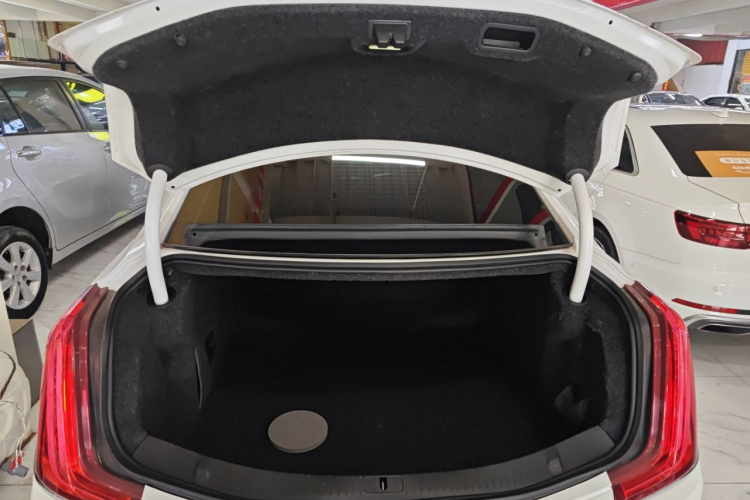 凯迪拉克XTS 2018款 28T 技术型机舱底盘23