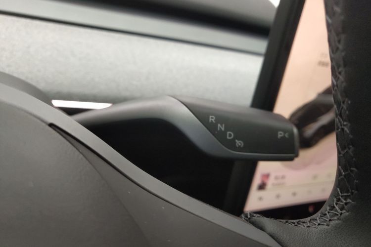 特斯拉 Model Y 2024款 长续航全轮驱动版中控内饰18