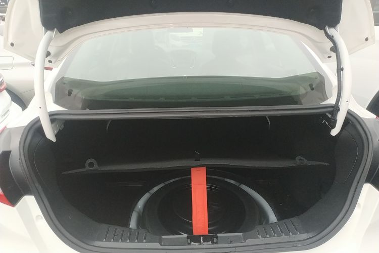 福特 福克斯 2018款 三厢经典 1.6L 自动风尚型智行版局部细节23