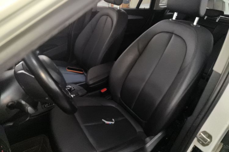 宝马X1 2019款 sDrive18Li 时尚型中控内饰19