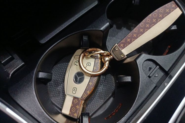 奔驰C级 2015款 C 200 运动版中控内饰7001