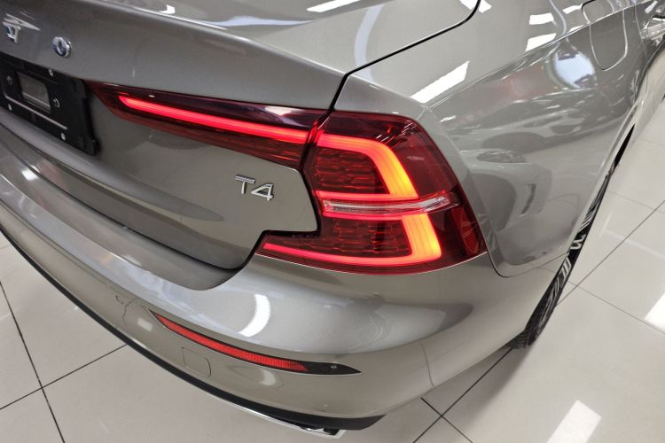 沃尔沃S60 2021款 T4 智远豪华版车身外观6001