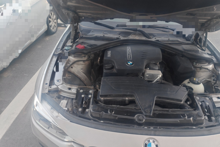 宝马3系 2016款 320i 时尚型机舱底盘25