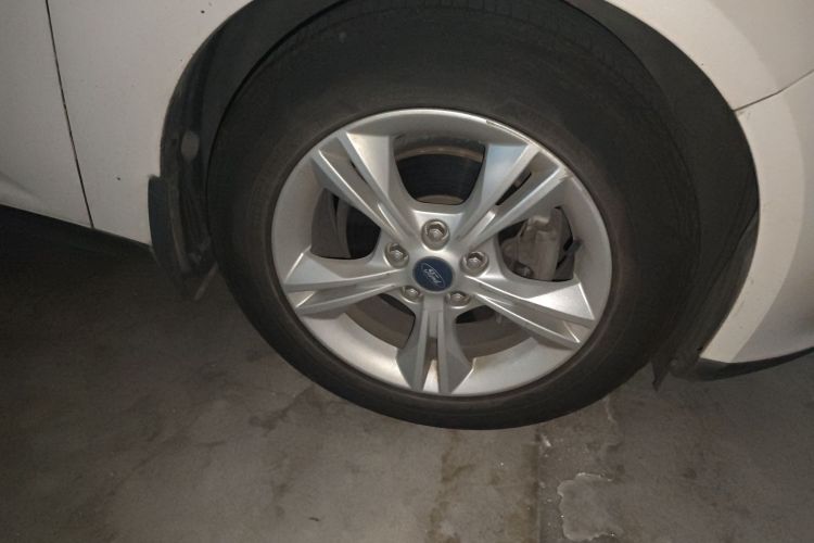 福特 福克斯 2017款 两厢 1.6L 自动舒适型智行版车身外观6007