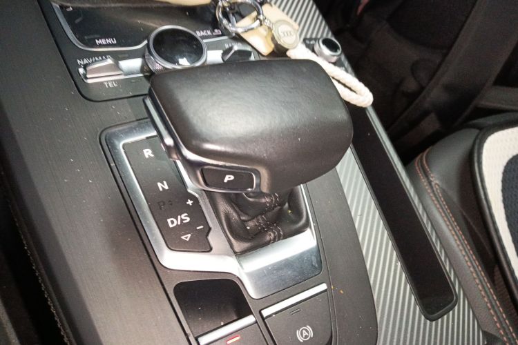 奥迪Q5L 2018款 45 TFSI 尊享时尚型 国V局部细节18