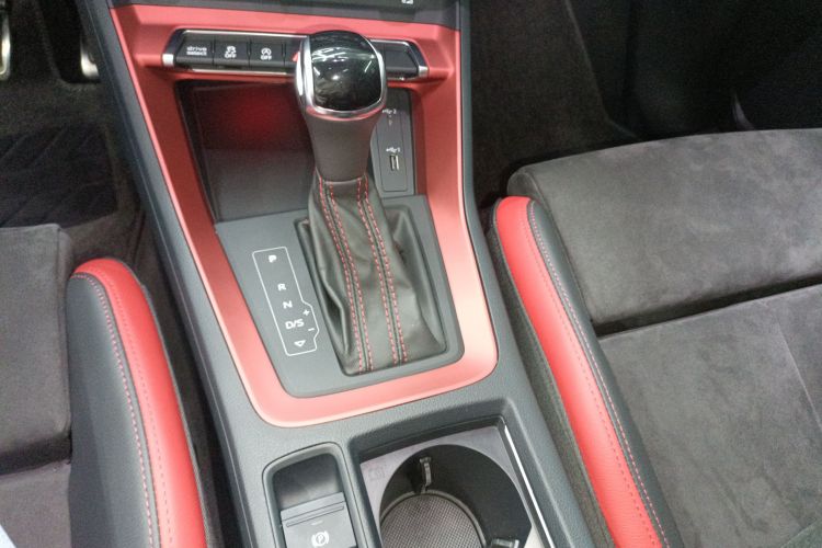 奥迪Q3 2021款 40 TFSI 时尚动感型局部细节18