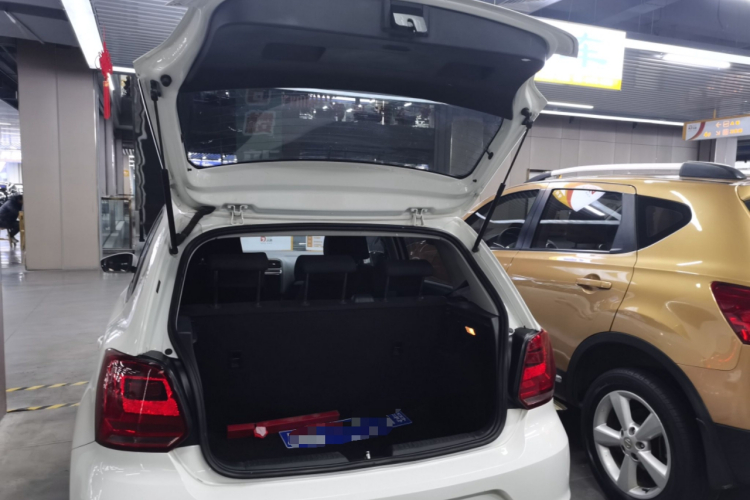 大众 Polo 2016款 1.4L 自动风尚型机舱底盘23